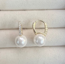 Load image into Gallery viewer, DAINTY SMALL PEARL