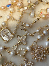 Load image into Gallery viewer, Heavenly Pearl Bracelet Style 1
