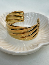 Load image into Gallery viewer, SG Style 20 Bangle
