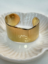 Load image into Gallery viewer, SG Style 17 Bangle
