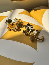 Load image into Gallery viewer, Stunning Flower Hoops

