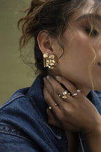 Load image into Gallery viewer, ZOE Duo tone Chain Studs
