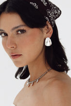 Load image into Gallery viewer, PETAL GRAY Silver Necklace
