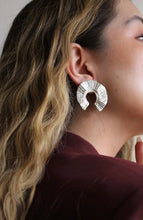 Load image into Gallery viewer, FLORA Earrings Silver
