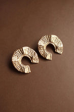 Load image into Gallery viewer, FLORA Earrings Gold

