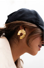 Load image into Gallery viewer, FLORA Earrings Gold
