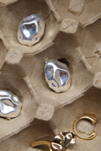 Load image into Gallery viewer, DUNE Earrings Silver Mate
