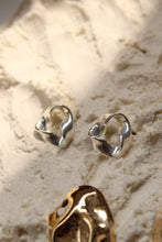 Load image into Gallery viewer, LASSO Studs Silver
