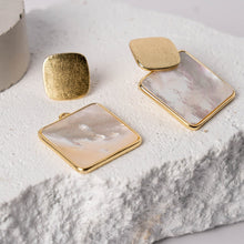 Load image into Gallery viewer, &#39;ARTICA&#39; Square Earring
